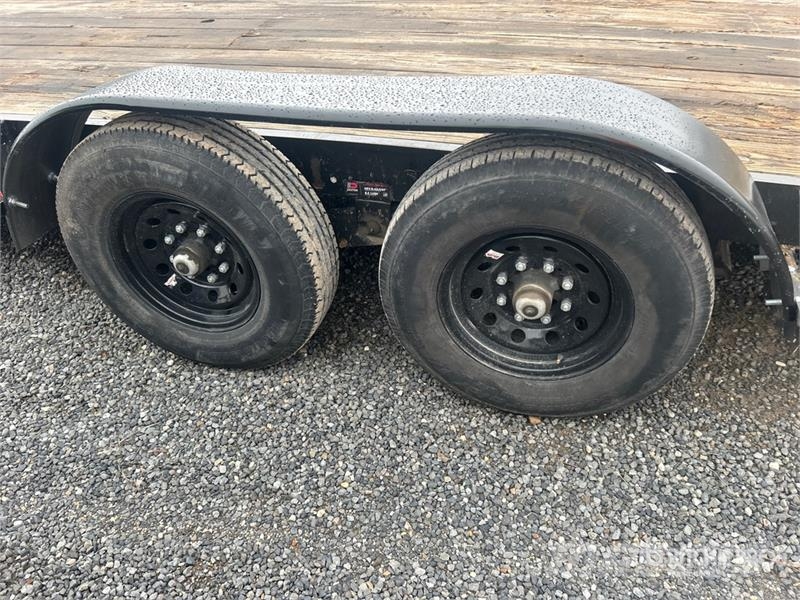 Load Trail 22 ft T/A Tilt Deck Trailer 低架裝載車