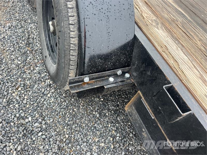 Load Trail 22 ft T/A Tilt Deck Trailer 低架裝載車