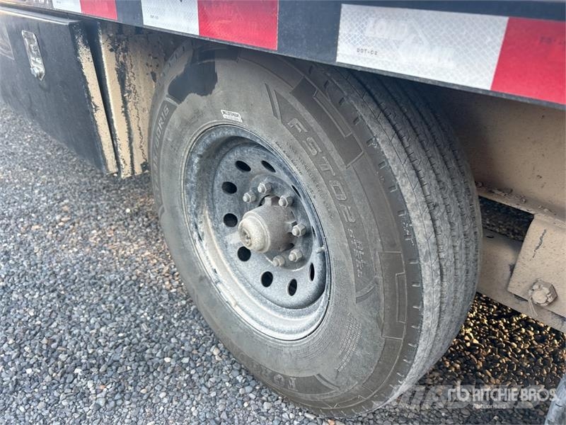 Load Trail 26 ft T/A Tilt Deck Trailer Maskintransporter