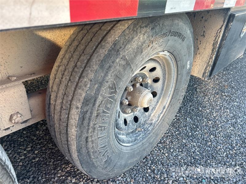 Load Trail 26 ft T/A Tilt Deck Trailer Maskintransporter
