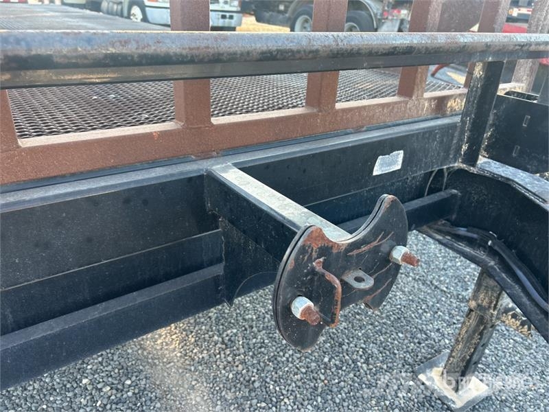 Load Trail 26 ft T/A Tilt Deck Trailer Maskintransporter