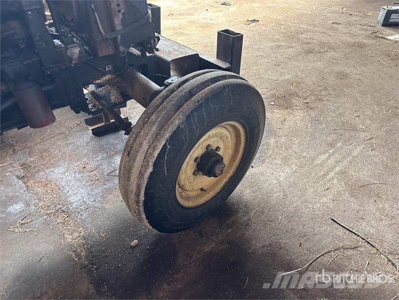 Long 2052 2WD Utility Tractor جرارات مدمجة