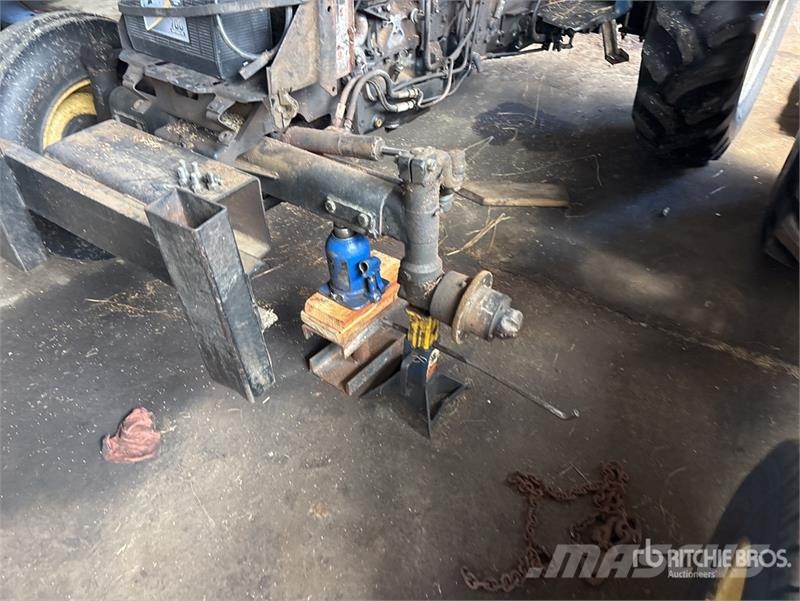 Long 2052 2WD Utility Tractor جرارات مدمجة
