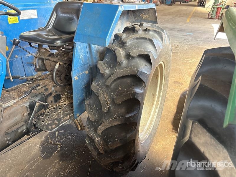 Long 2052 2WD Utility Tractor جرارات مدمجة