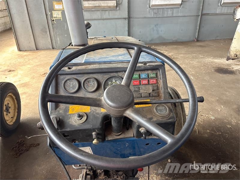 Long 2052 2WD Utility Tractor جرارات مدمجة