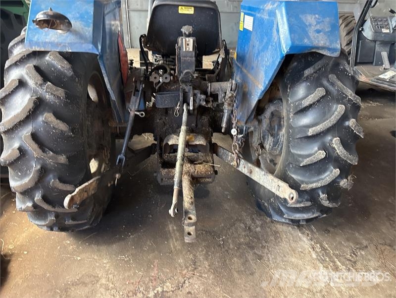 Long 2052 2WD Utility Tractor جرارات مدمجة