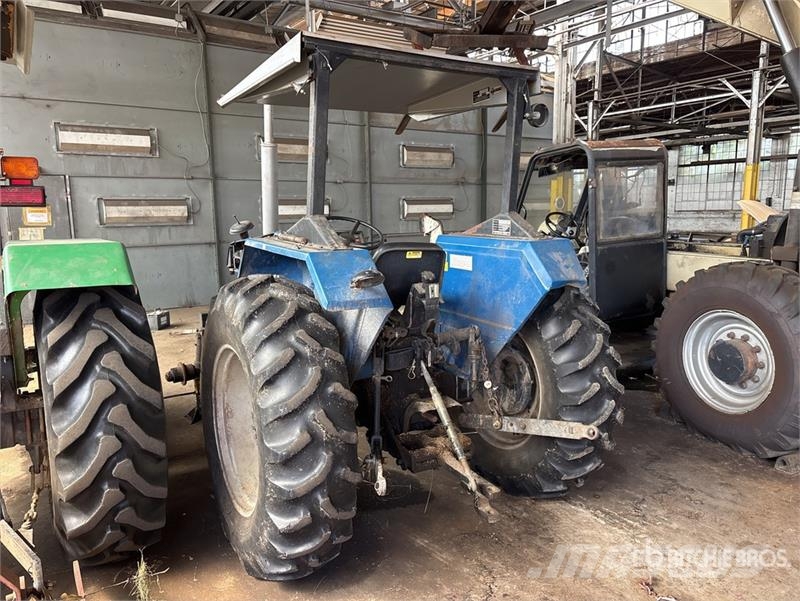 Long 2052 2WD Utility Tractor جرارات مدمجة