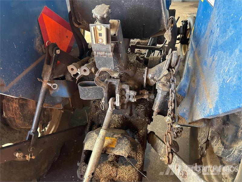 Long 2052 2WD Utility Tractor جرارات مدمجة