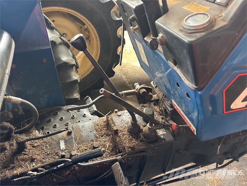 Long 2052 2WD Utility Tractor جرارات مدمجة