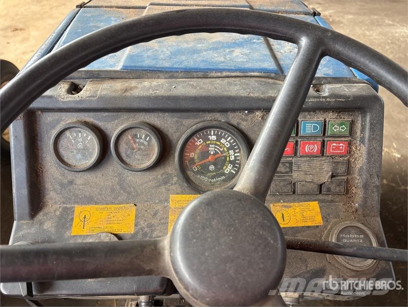 Long 2052 2WD Utility Tractor جرارات مدمجة