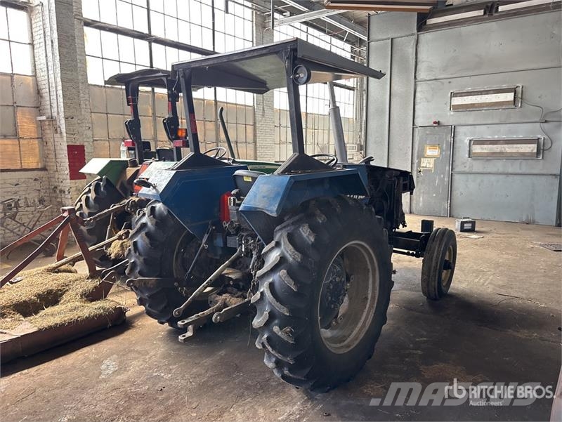 Long 2052 2WD Utility Tractor جرارات مدمجة