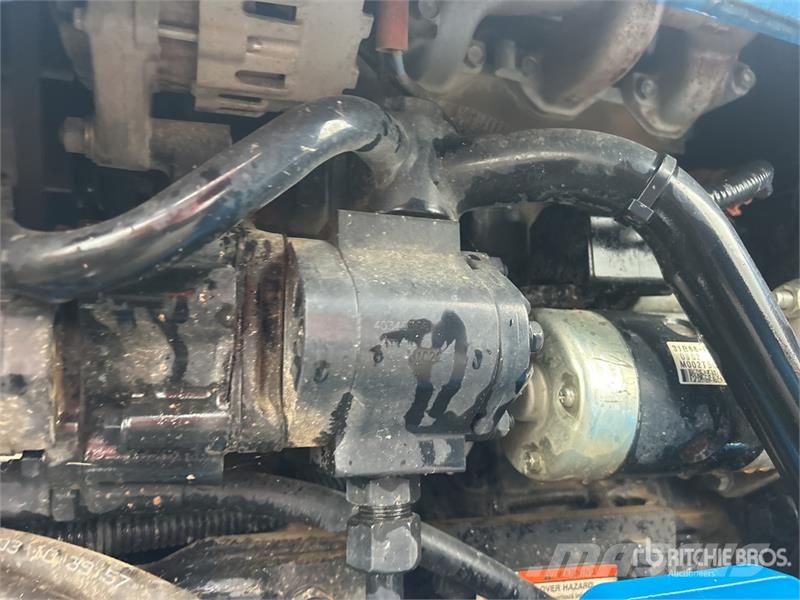 LS MT225E 4WD Utility Tractor Kompaktie traktori