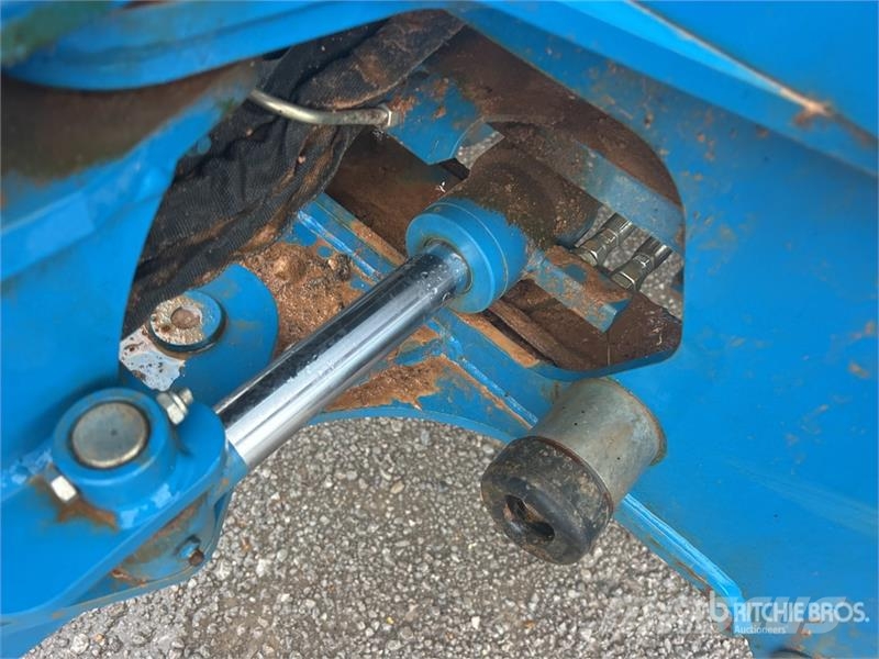 LS MT225E 4WD Utility Tractor Kompaktie traktori