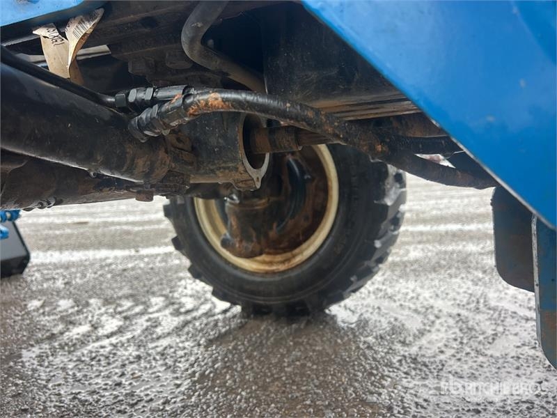 LS MT225E 4WD Utility Tractor Kompaktie traktori