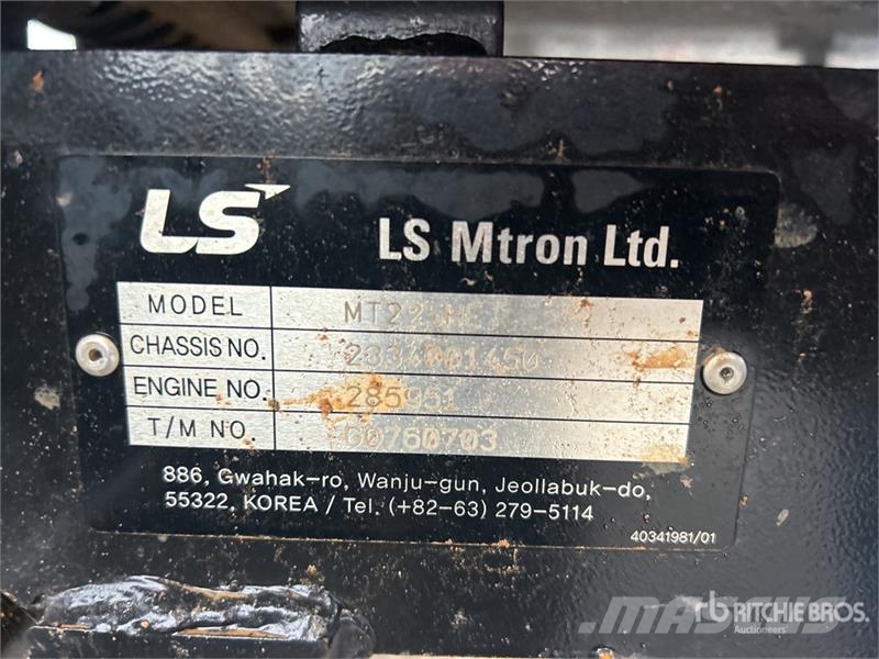 LS MT225E 4WD Utility Tractor Kompaktie traktori