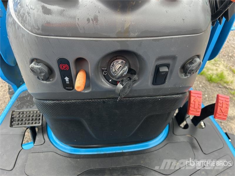 LS Mtron 122HST Utility Tractor Трактори