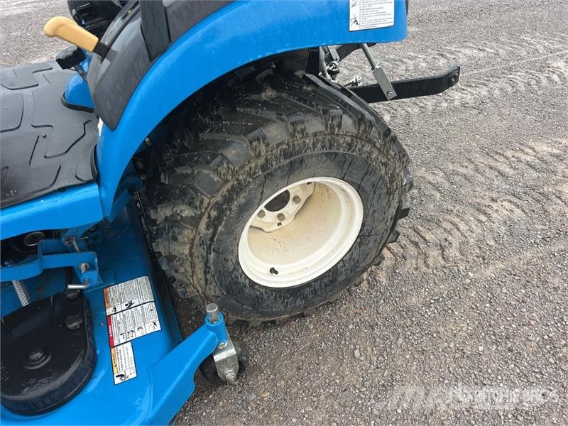 LS Mtron 122HST Utility Tractor Трактори