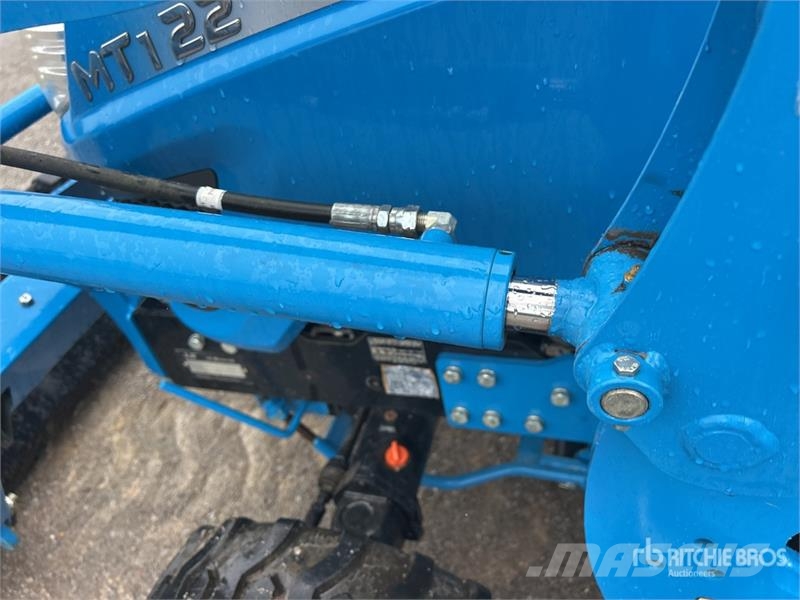 LS Mtron 122HST Utility Tractor Трактори
