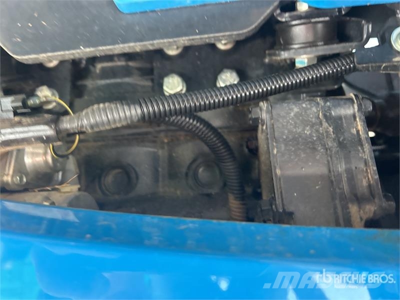 LS Mtron 122HST Utility Tractor Трактори
