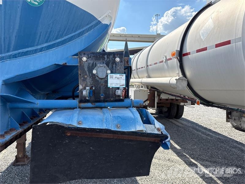 Lubbock Trailers MC331 T/A Tanker Trailer Tartályos pótkocsik
