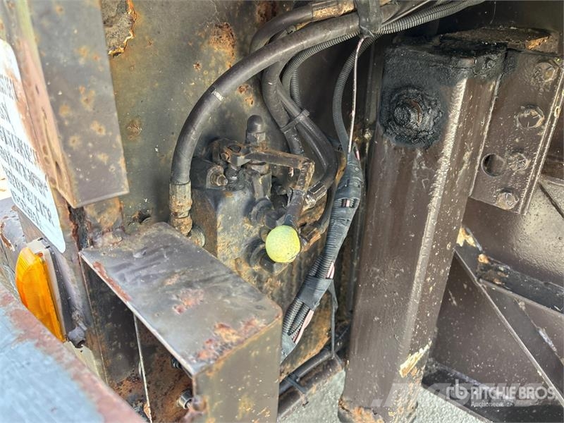 Lufkin PMDF 52 ft T/A Step Deck Trailer Низькорамні причепи