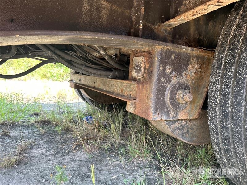 Lufkin PMDF 52 ft T/A Step Deck Trailer Низькорамні причепи