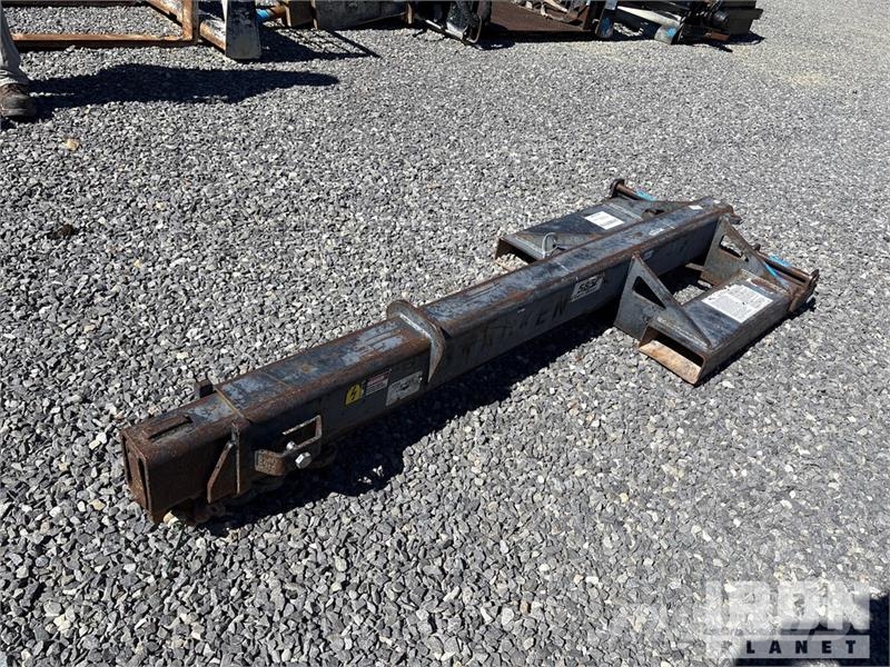 Lull 1360B HD 6000 lb Extendable Material Handling Arm Andre komponenter