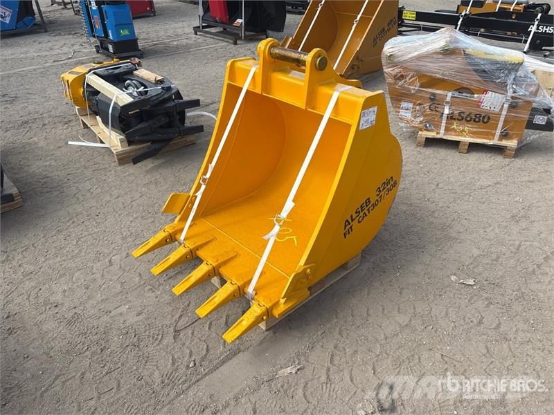  LYALS ALSEB08 32 in Digging Excavator Bucket - Fit Skovle