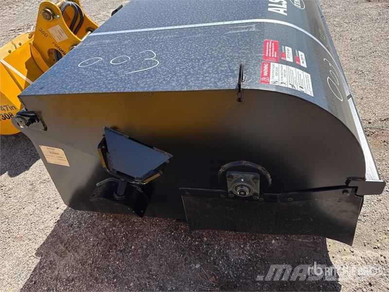 LYALS ALSSBS 72 in Skid Steer Sweeper (Unused) Süpürgeler