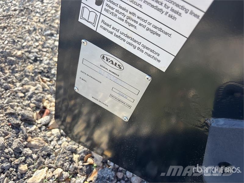  LYALS ALSSBS 72 in Skid Steer Sweeper (Unused) فرش