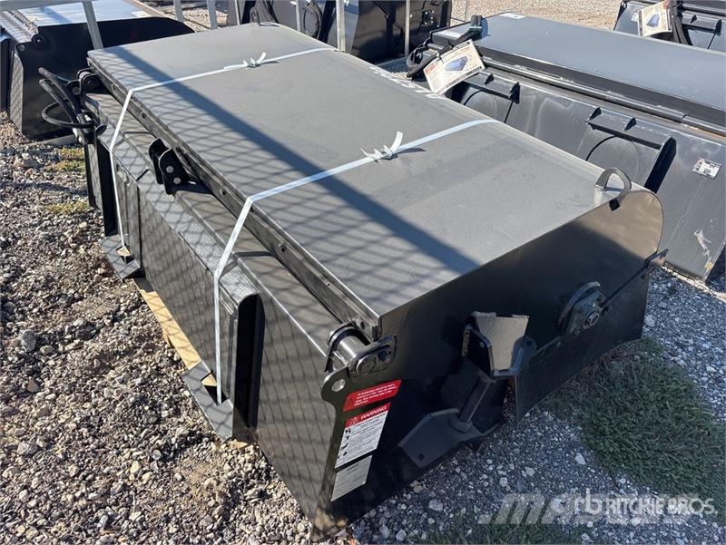  LYALS ALSSBS 72 in Skid Steer Sweeper (Unused) فرش