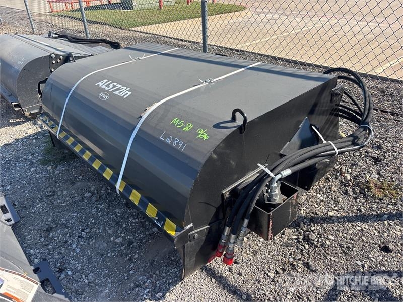 LYALS ALSSBS 72 in Skid Steer Sweeper (Unused) فرش