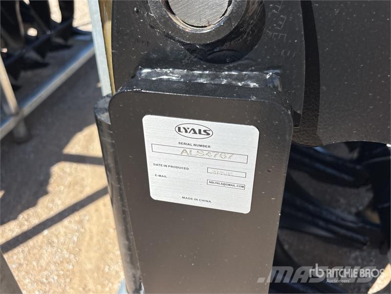 LYALS ZMQ01 72 in Skid Steer Root Rake (Unused) Ancinhos e espalhadores de feno