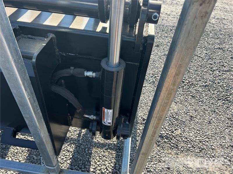 LYALS ZMQ01 72 in Skid Steer Root Rake (Unused) Okretači i sakupljači sena