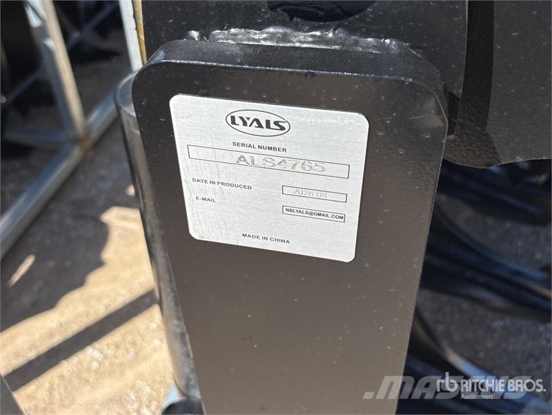 LYALS ZMQ01 72 in Skid Steer Root Rake (Unused) Ancinhos e espalhadores de feno