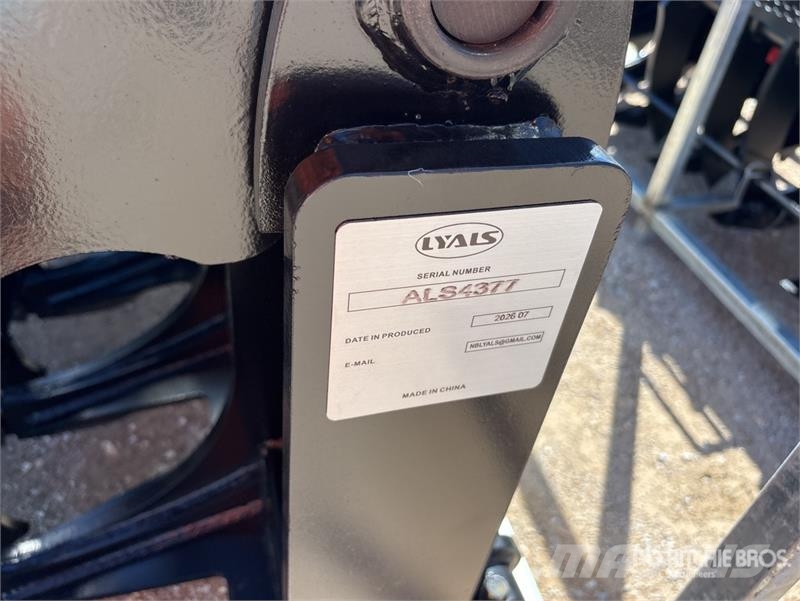 LYALS ZMQ01 72 in Skid Steer Root Rake (Unused) Ancinhos e espalhadores de feno