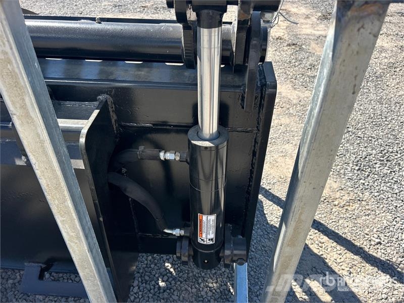LYALS ZMQ01 72 in Skid Steer Root Rake (Unused) Okretači i sakupljači sena