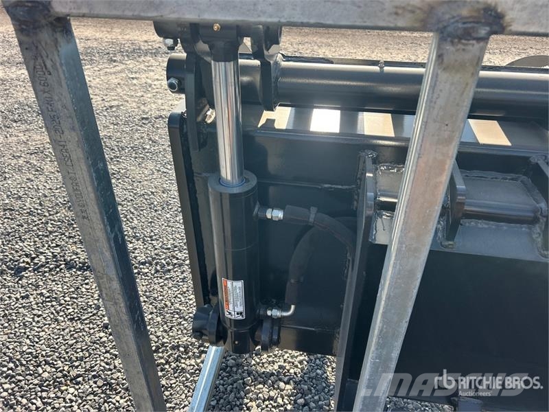 LYALS ZMQ01 72 in Skid Steer Root Rake (Unused) Okretači i sakupljači sena