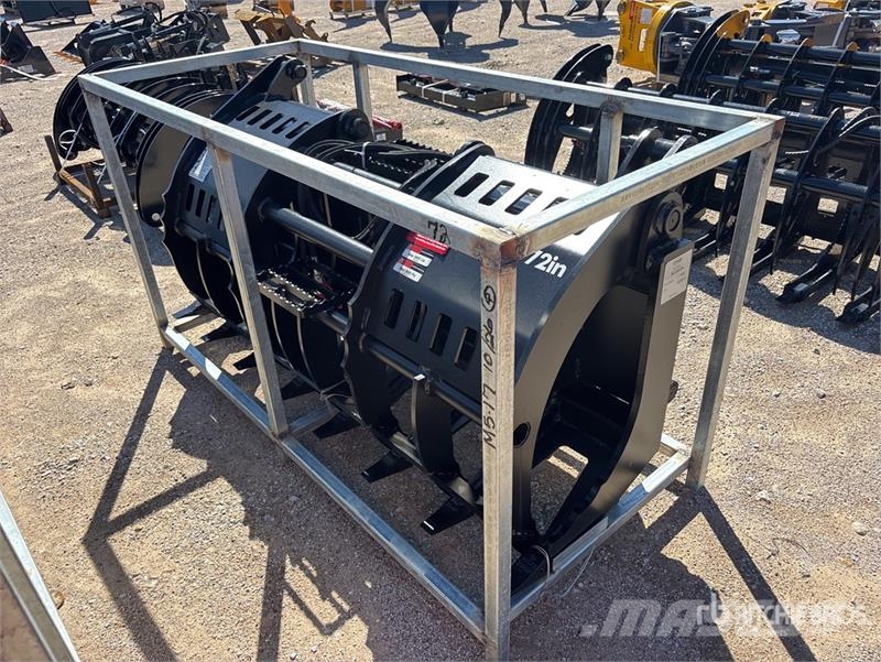 LYALS ZMQ01 72 in Skid Steer Root Rake (Unused) Ancinhos e espalhadores de feno
