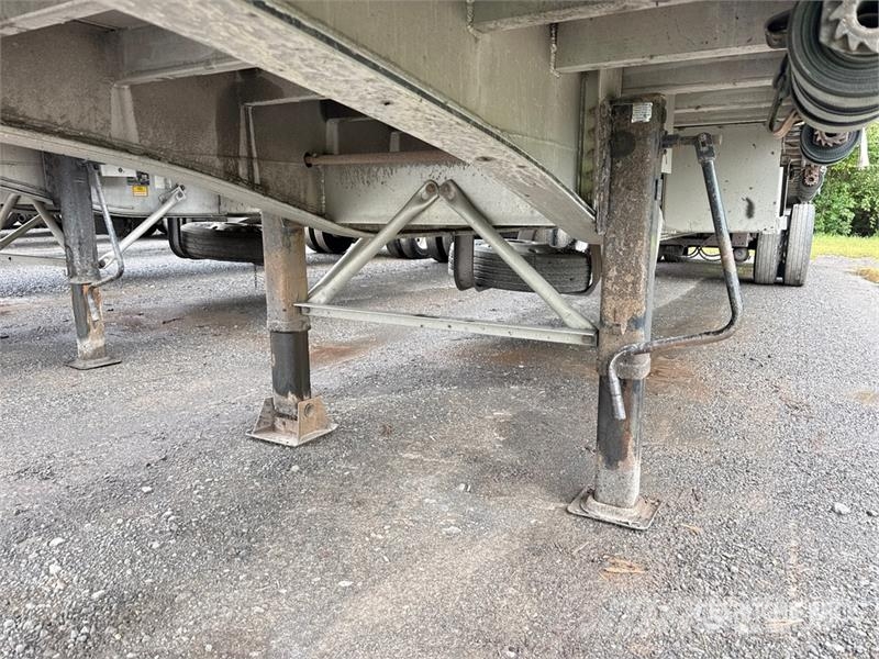 MAC TNAR48AA 48 ft T/A Spread Axle Flatbed Trailer Lavaperävaunut