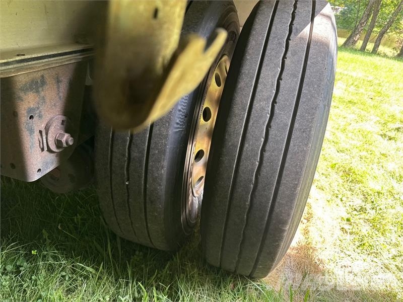 MAC TNAR48AA 48 ft T/A Spread Axle Curtain Side Traile Gardinanhænger