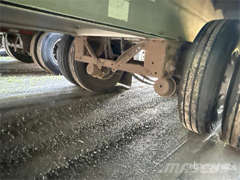 MAC TNAR48AA 48 ft T/A Spread Axle Curtain Side Traile Curtainsideranhänger