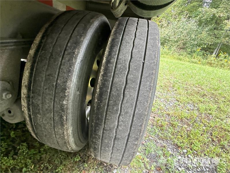 MAC TNAR48AA 48 ft T/A Spread Axle Curtain Side Traile مقطورات بغطاء جانبي