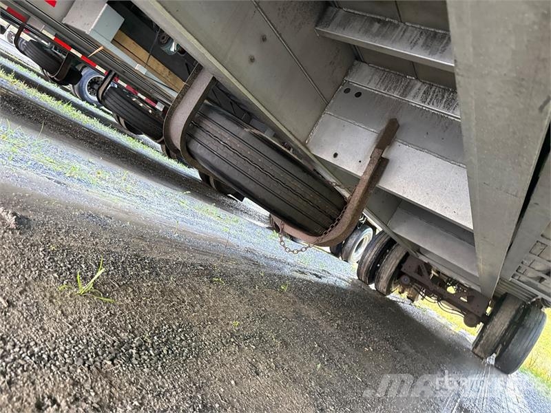 MAC TNAR48AA 48 ft T/A Spread Axle Curtain Side Traile 侧帘拖车