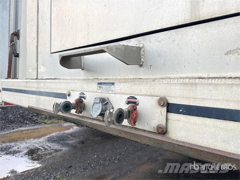 MAC TNAR48AA 48 ft T/A Spread Axle Curtain Side Traile مقطورات بغطاء جانبي