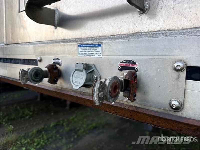 MAC TNAR48AA 48 ft T/A Spread Axle Curtain Side Traile 侧帘拖车