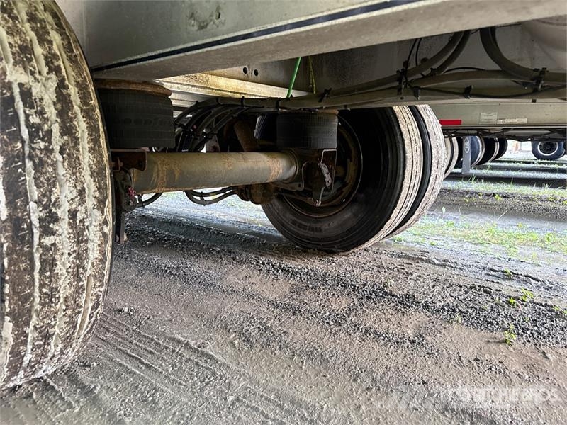 MAC TNAR48AA 48 ft T/A Spread Axle Curtain Side Traile 侧帘拖车