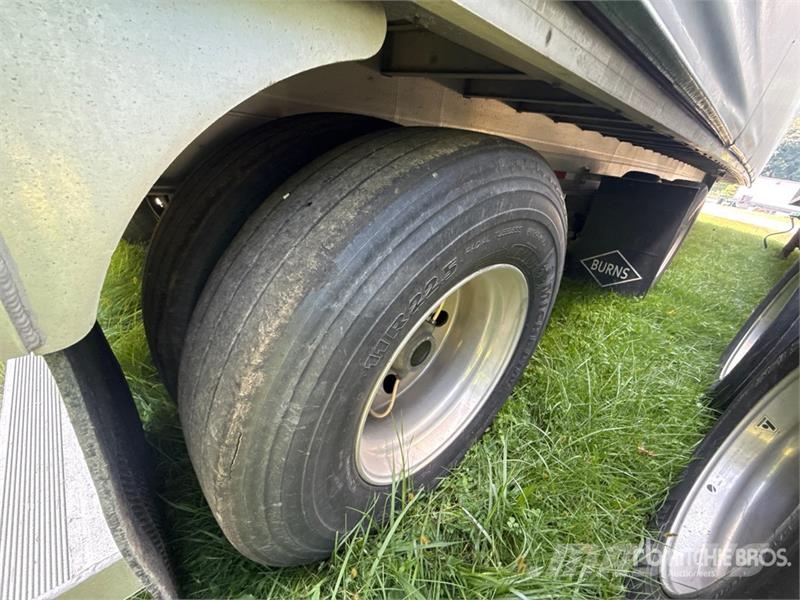 MAC TNAR48AA 48 ft T/A Spread Axle Curtain Side Traile Gardinanhænger