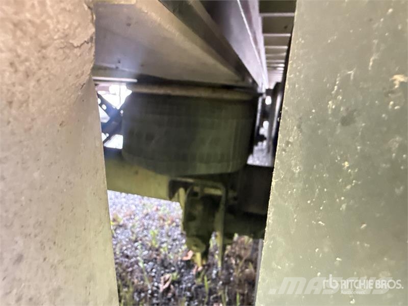 MAC TNAR48AA 48 ft T/A Spread Axle Curtain Side Traile Pressukapelliperävaunut
