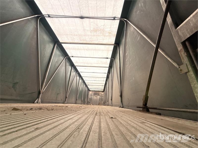 MAC TNAR48AA 48 ft T/A Spread Axle Curtain Side Traile مقطورات بغطاء جانبي